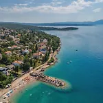 Apartament In With Wifi Njivice